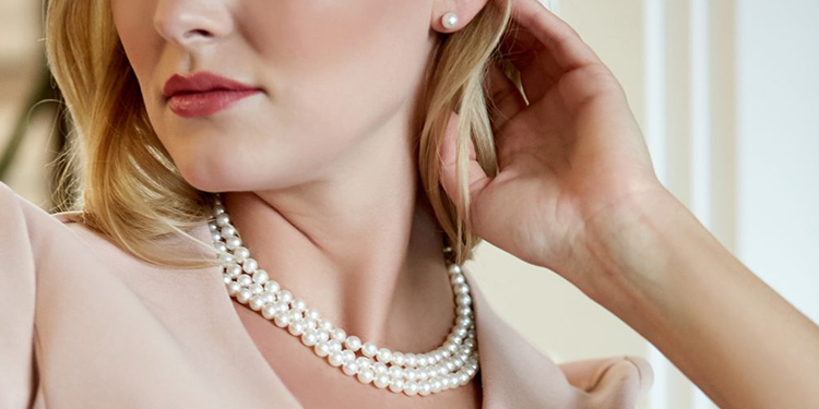 how to wear pearl earrings to the office